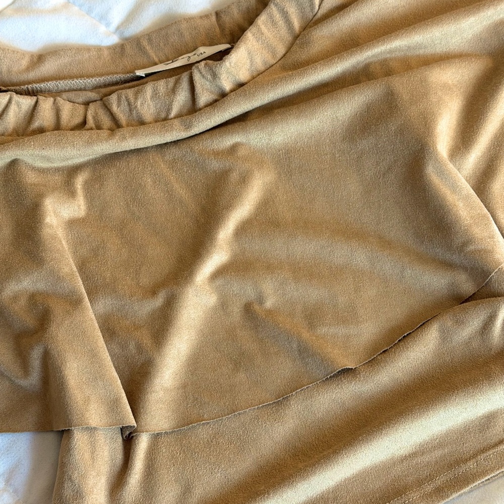 Off-Shoulder Ruffle Top in Camel 🐪 - Picture 4 of 6